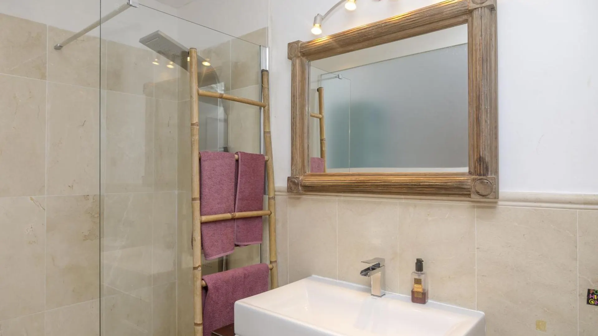 Chalet En La Playa Con Piscina ماربيا بيت للعطل
