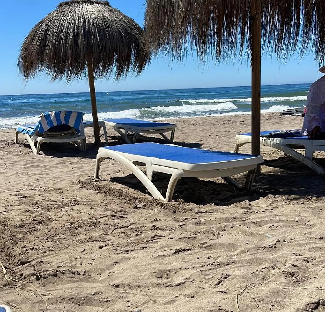 بيت للعطل Chalet En La Playa Con Piscina ماربيا إسبانيا